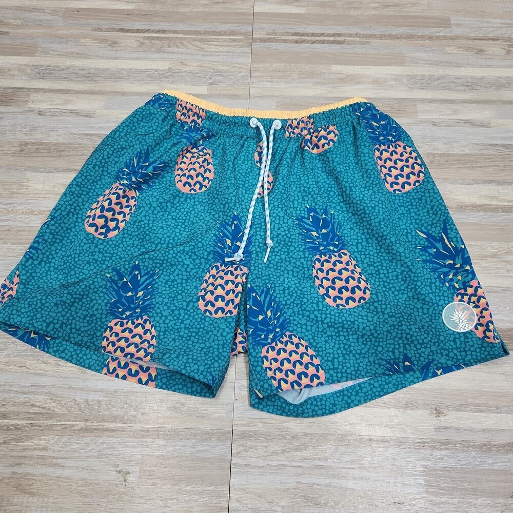 Chubbies Swim Trunks Mens Large 7” Multicolor Pineapple Print Mesh Lined Shorts